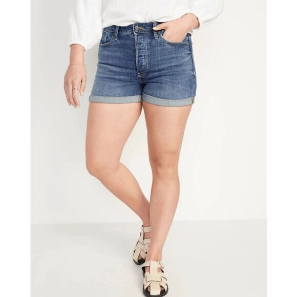Old Navy High Rise Button Fly OG Straight Jean Shorts in Suki Wash size 12 - Picture 1 of 7